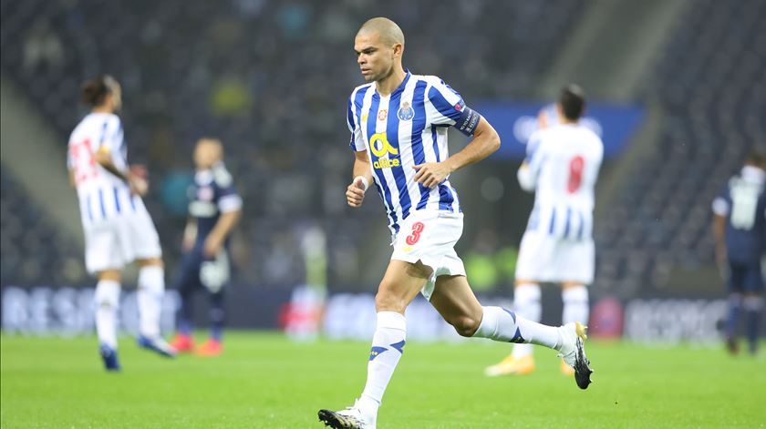 Pepe está lesionado e perde jogo com o Manchester City. Foto: FC Porto