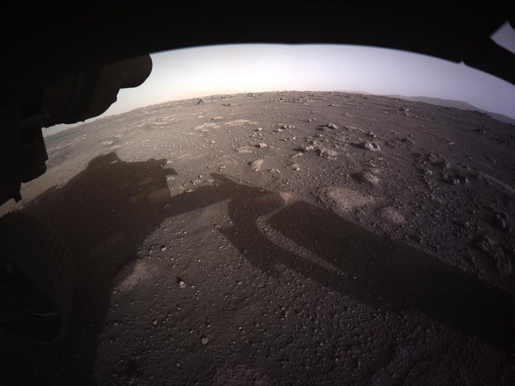 Primeira imagem colorida de Marte captada pelo robot Perseverance. Foto: NASA/EPA