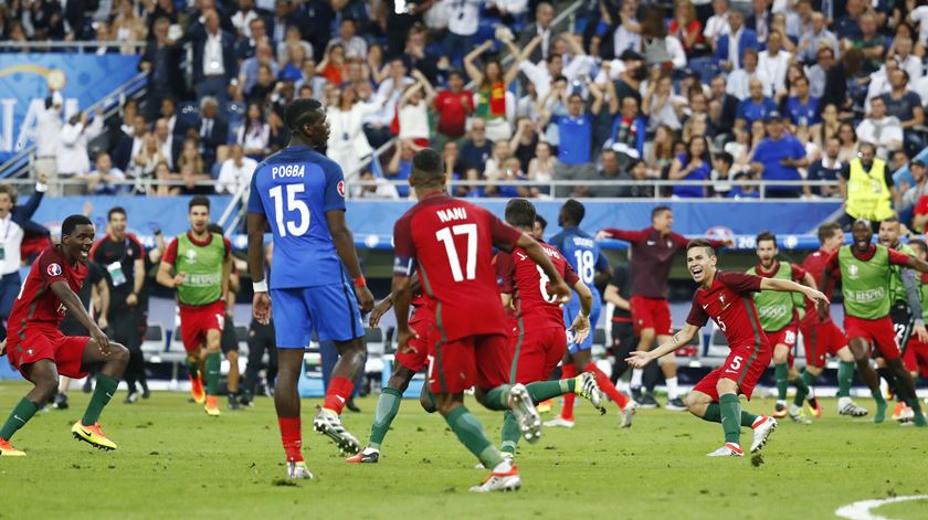 Pogba assitiu aos festejos de Portugal na primeira fila. Foto: Michael Dalder/Reuters