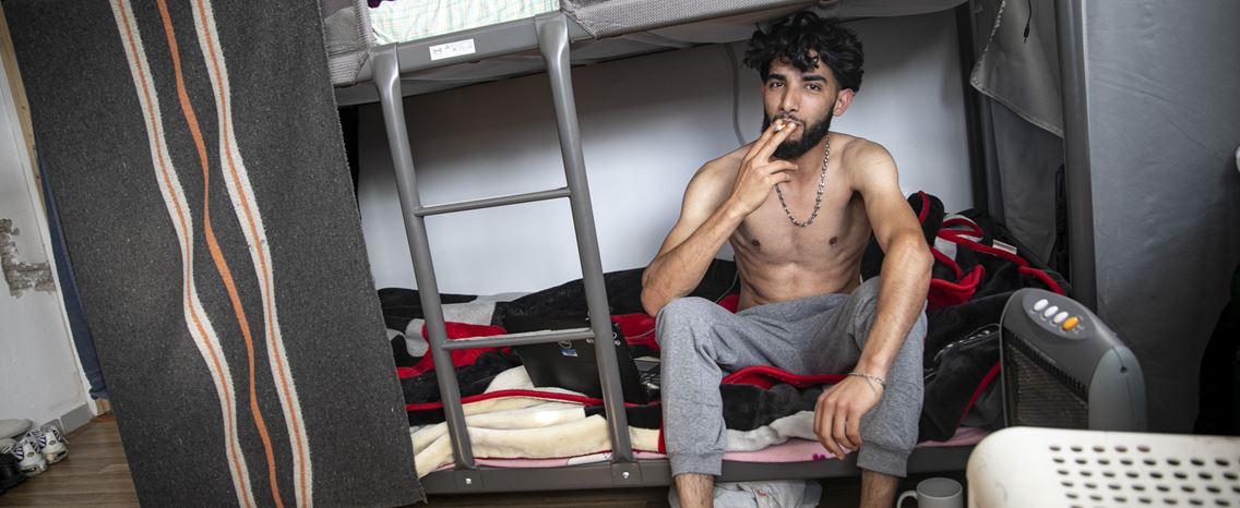 Migrantes acumulam-se em hostel do Porto. “200 euros por colchão? Isto não é viver”