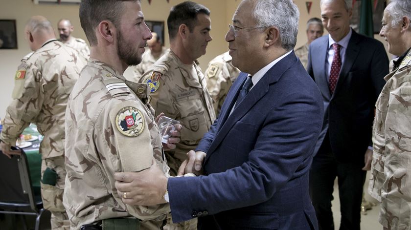 Primeiro-ministro em Cabul visita militares portugueses na missão da NATO. Foto: Paulo Vaz Henriques/Gabinete do primeiro-ministro/Lusa