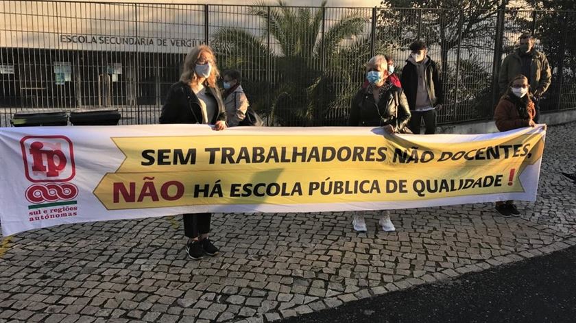 Em Lisboa, funcionários não docentes protestam esta manhã. Foto: João Cunha/RR