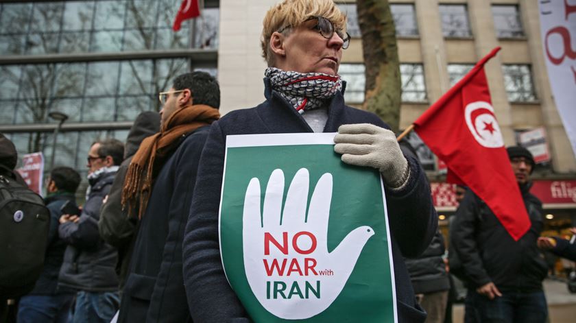 Protesto na Bélgica contra uma guerra com Irão. Foto: Aris Oikonomou/EPA
