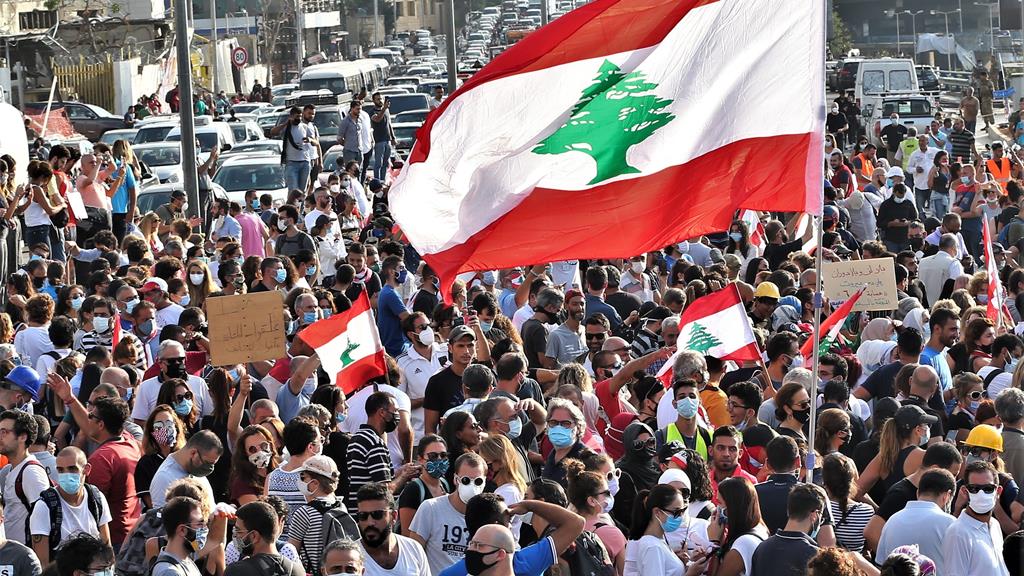Protestos contra a crise política no Líbano. Foto: Nabil Mounzer/EPA