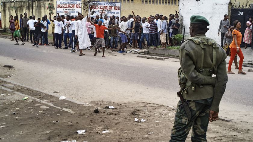 Protestos contra Kabila, no Congo. Foto: Roberto Carrubba/EPA