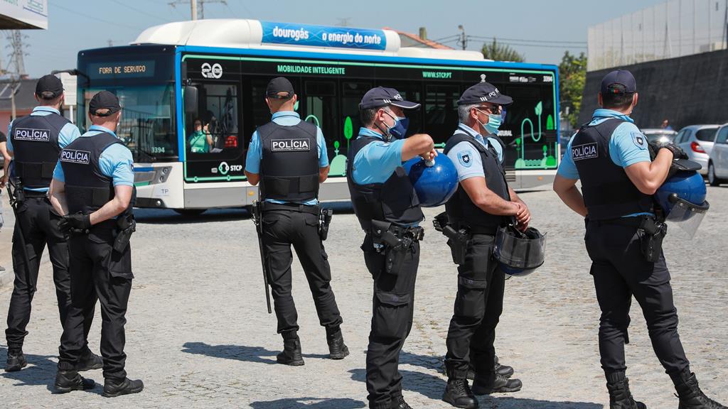  Os polícias vão poder usar câmaras nos uniformes, as chamadas ‘bodycams.Foto: Estela Silva/Lusa