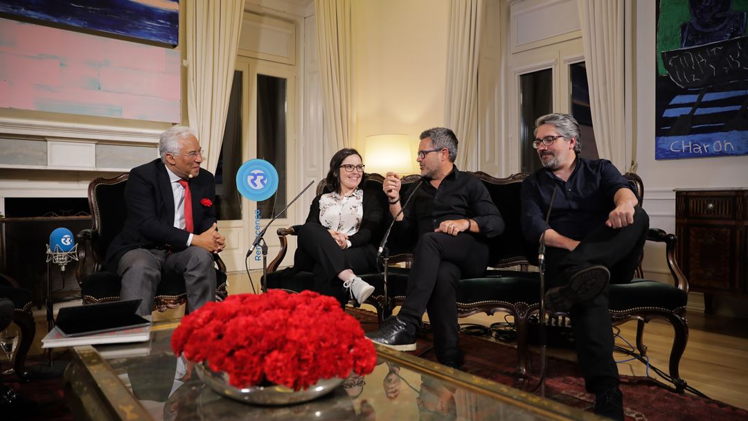 António Costa com os humoristas Joana Marques, Nilton e Nuno Markl.