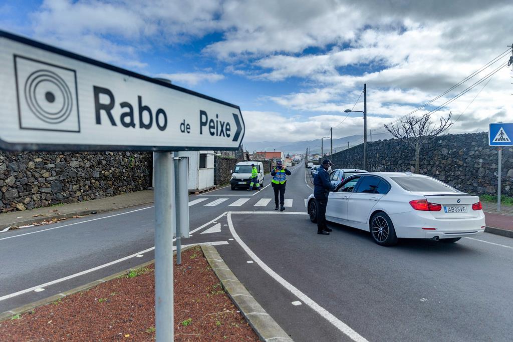 Governo dos Açores continua a tentar lidar com os surtos de Covid em Rabo de Peixe. Foto: Eduardo Costa/Lusa