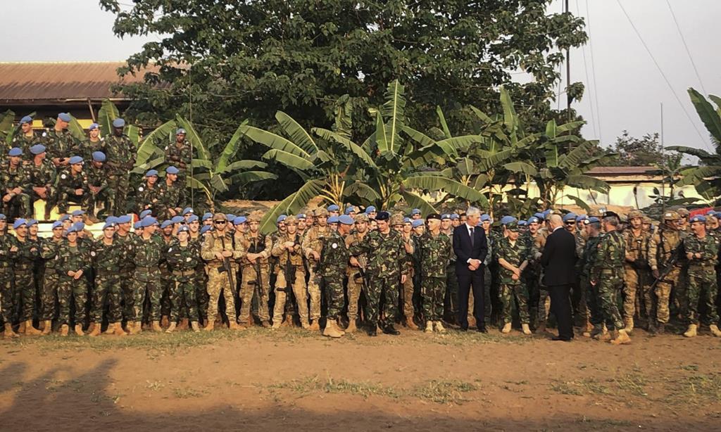 João Gomes Cravinho, ministro da Defesa, em visita aos militares na República Centro Africana´, em Dezembro de 2019. Foto: Ana Rodrigues/RR