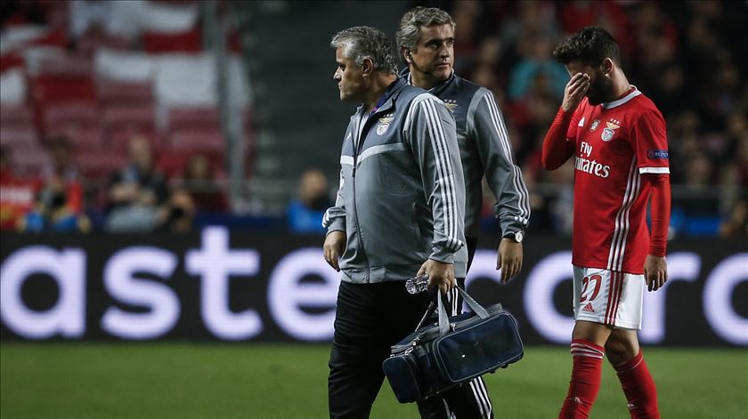 Rafa lesionou-se no jogo com o Lyon. Foto: Rodrigo Antunes/Lusa