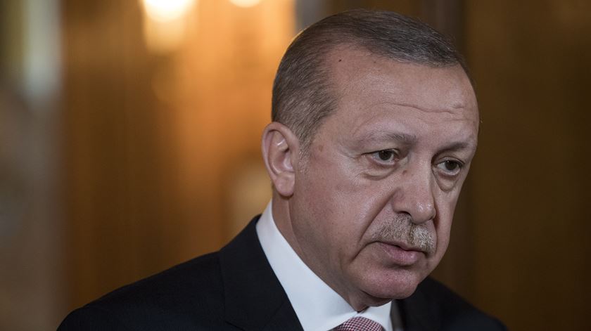 Recep Tayyip Erdogan promete limpar a Síria de curdos e extremistas islâmicos. Foto: Simon Dawson/EPA