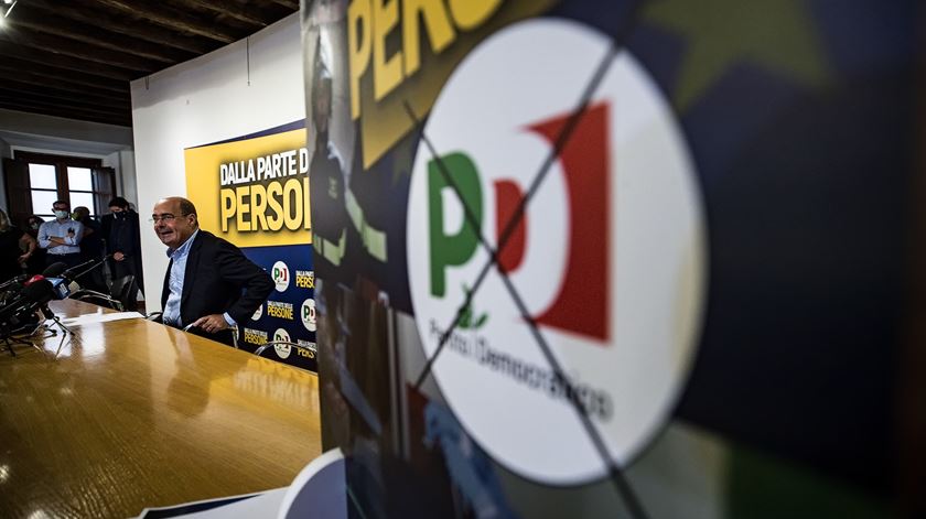 Líder do Partido Democrático de Itália, Nicola Zingaretti, comenta resultados à boca de urna. Foto: Angelo Carconi/EPA