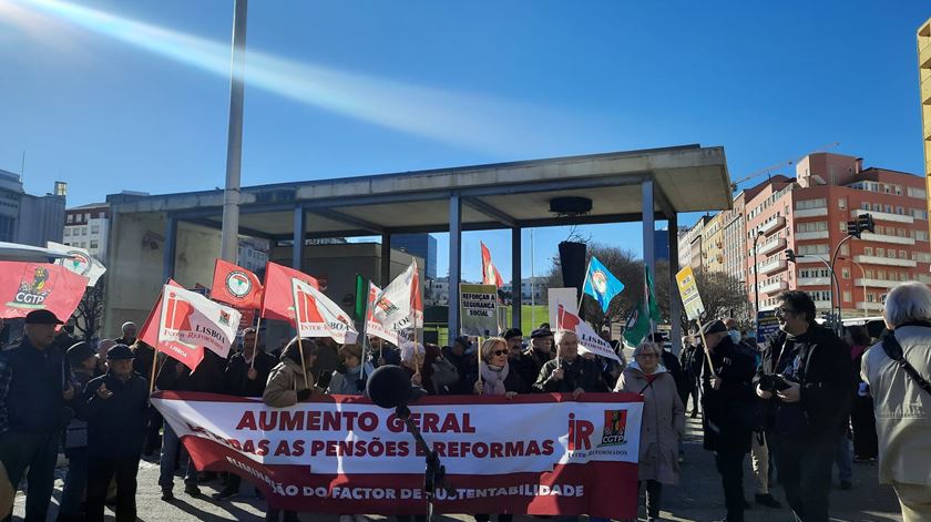 Protesto de reformados e pensionistas contra o aumento do custo de vida em Lisboa. Foto: Filipa Ribeiro/RR