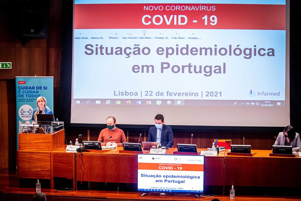 A ministra da Saúde Marta Temido dirigiu a reunião com especialistas no Infarmed. Foto: José Sena Goulão/Lusa