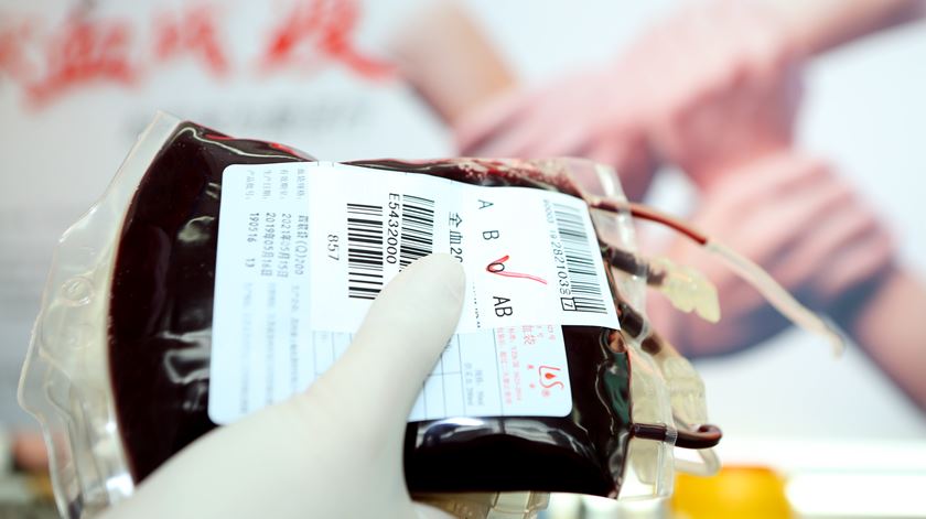 "Precisamos de dádivas mais regulares". Reservas de sangue A-, 0+ e 0- em "níveis críticos"