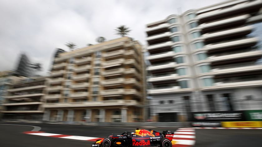 Ricciardo foi o mais veloz na primeira sessão de treinos livres no Mónaco. Foto: Yoan Valat/EPA