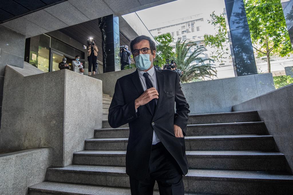 Rui Moreira, a 29 de abril, à saída do DIAP do Porto onde foi ouvido no âmbito do debate instrutório do caso Selminho. Foto: Rui Manuel Farinha/Lusa