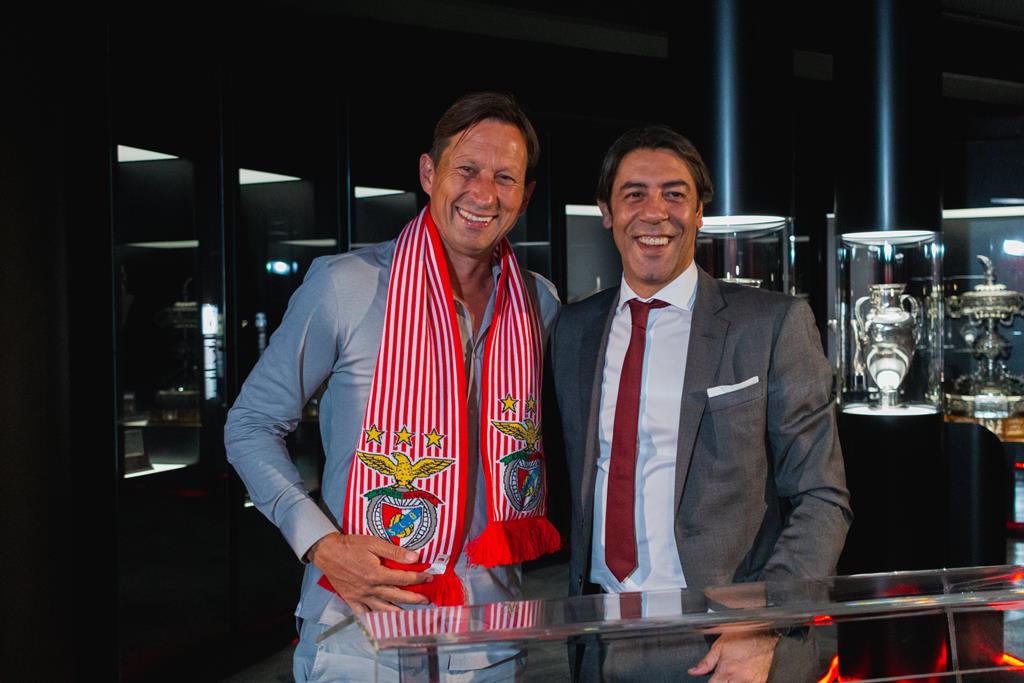 Roger Schmidt já foi apresentado aos órgãos sociais do clube Foto: SL Benfica