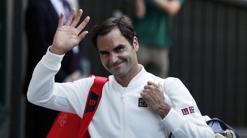 Federer anda para as curvas. Foto: EPA