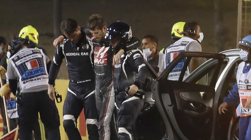 Grosjean saiu do carro em chamas pelo próprio pé Foto: Hamad I Mohamed/EPA