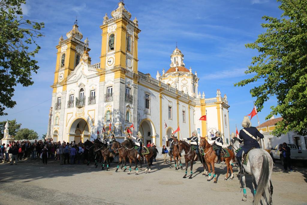 Romeiros chegam a 23 de abril ao Santuário de Nossa Senhora de Aires, em Viana do Alentejo. Foto: CM Viana do Alentejo