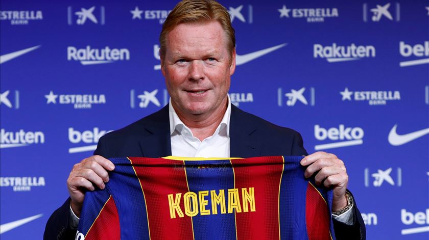 Koeman apresentado como novo treinador do Barcelona. Foto: Alejandro Garcia/EPA