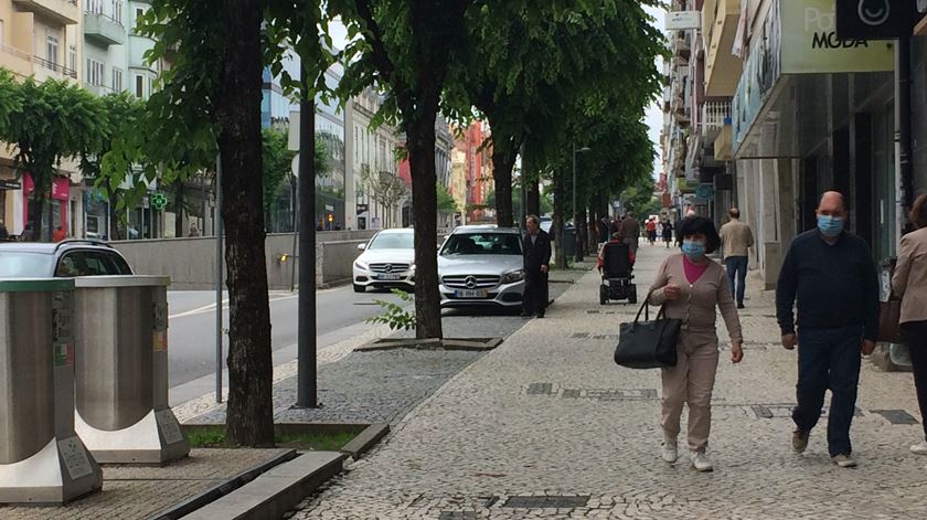Movimento nas ruas de Braga ainda não é significativo Foto: Isabel Pacheco/RR