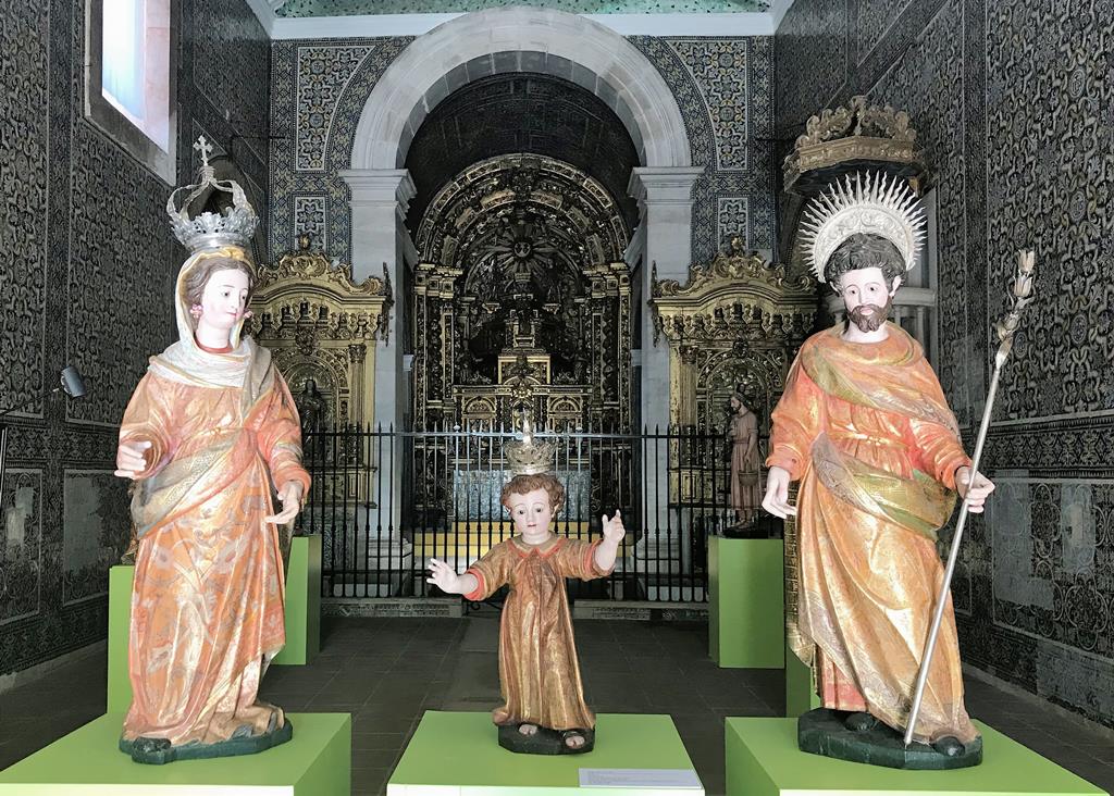Uma Sagrada Família, imagens do século XVII, pode ser apreciada na exposição. Foto: Rosário Silva/RR