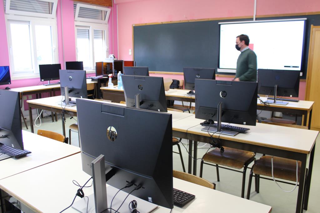 Salas de informática nas escolas Foto: Liliana Carona/RR