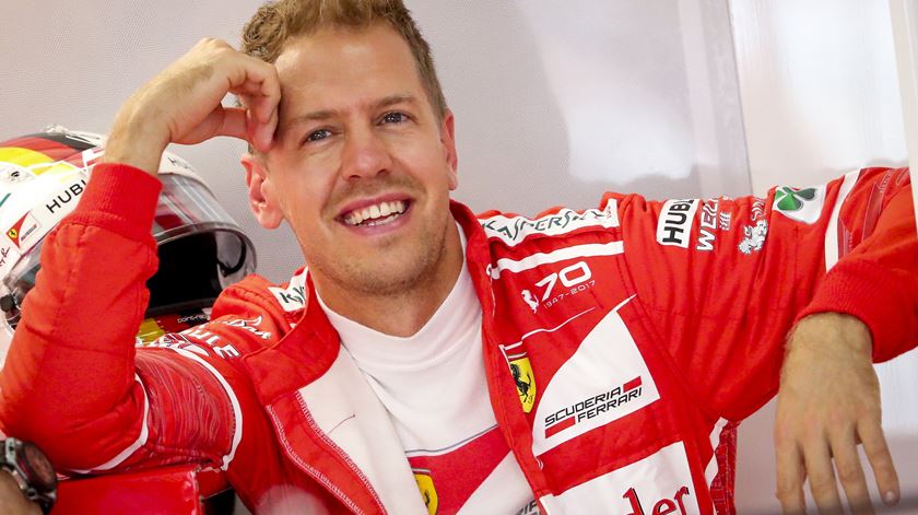 Vettel quer igualar Juan Manuel Fangio como segundo piloto com mais títulos de sempre. Foto: Diego Azubel/EPA