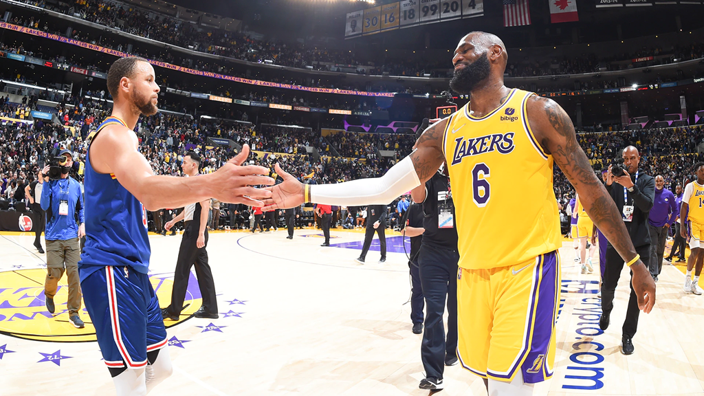 Stephen Curry e LeBron James. Foto: NBA