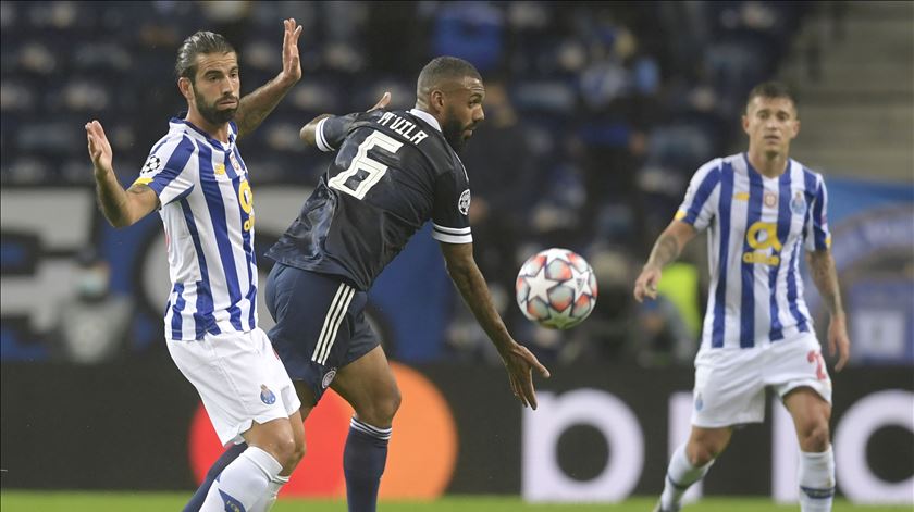 Barriga recomenda mais agressividade ao meio-campo do FC Porto Foto: Fernando Veludo/Lusa