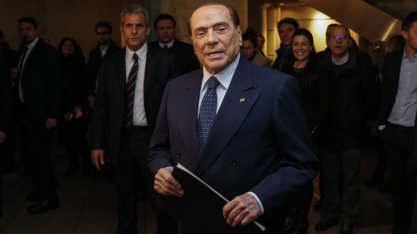 Berlusconi está a cumprir isolamento na sua casa perto de Milão. Foto: Fabio Frustaci/EPA