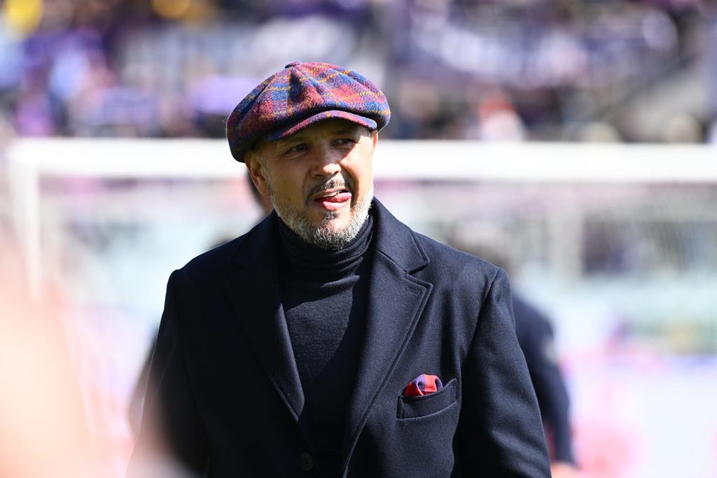 Mihajlovic volta a comandar o Bologna em meio a tratamento de câncer e é  ovacionado pela torcida, futebol italiano