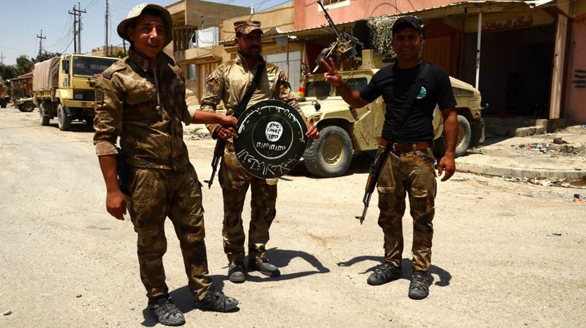 Depois de terem eliminado o Estado Islâmico do seu próprio território, iraquianos atacaram alvos do grupo na Síria. Foto: Omar Alhayali/EPA