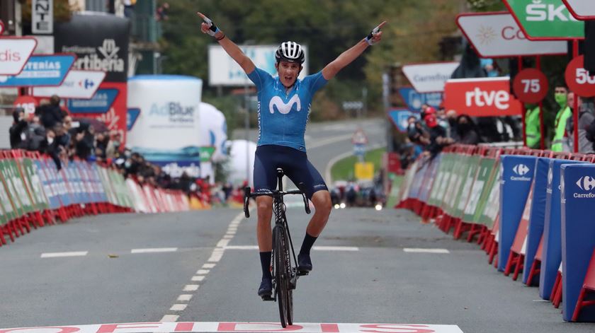 Marc Soler (Movistar) vence etapa na Vuelta. Foto: Kiko Huesca/EPA