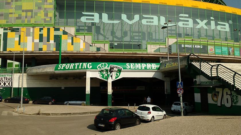NOS rejeita cenário de rescisão de contrato com o Sporting. Foto: Commons wikimedia