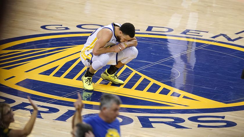Steph Curry voltou a ser o melhor dos Warriors. Foto: John G. Mabanglo/EPA
