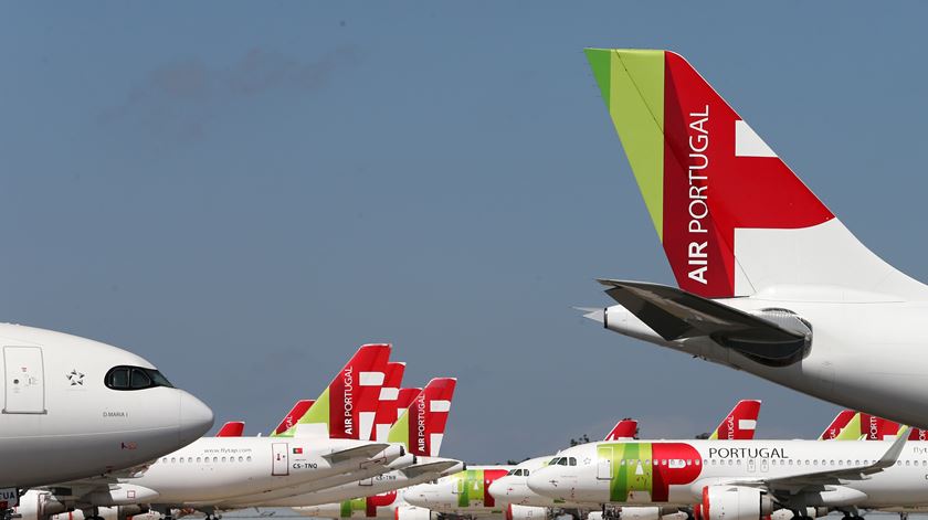 TAP, aviões no aeroporto Humberto Delgado. Foto: Manuel de Almeida/ EPA