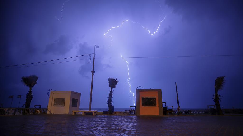Tempestades e cheias provocaram milhões de euros em estragos em 2020. Foto: Mohammed Saber/EPA