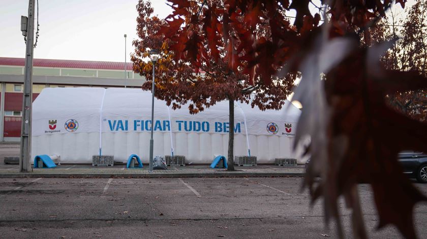 Tenda para a realização de testes em Bragança. Foto: DR