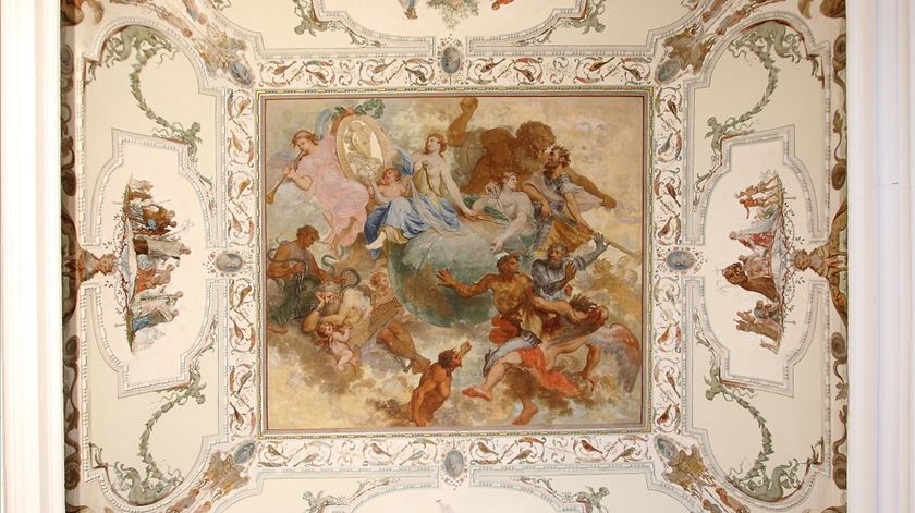 Pinturas da Sala das Descobertas do Palácio de Mafra vão ser restauradas