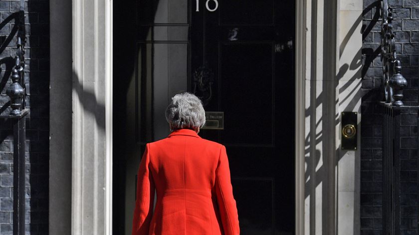 Theresa May demissionária da liderança do Partido Conservador, mas só sai de primeira-ministra quando for anunciado sucessor. Foto: Will Oliver/EPA