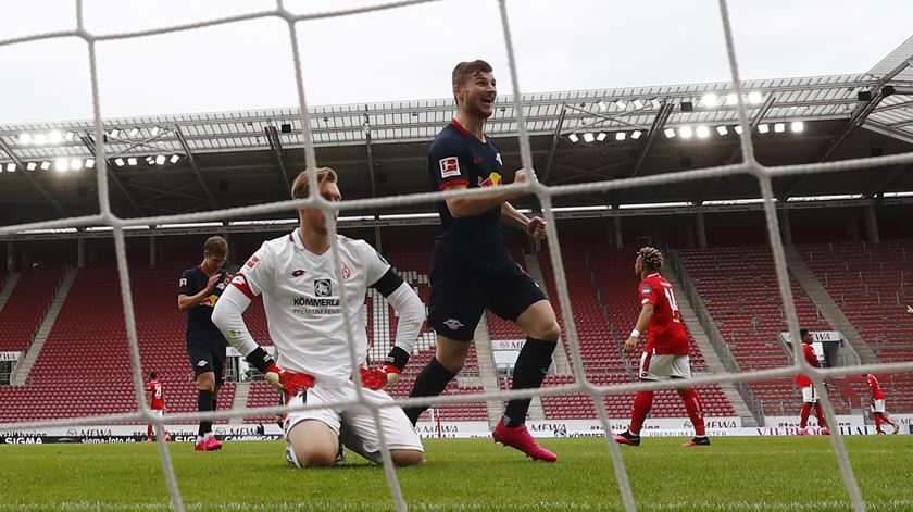 Timo Werner fez "hat-trick" no jogo com o Mainz Foto: Kai Pfaffenbach/EPA