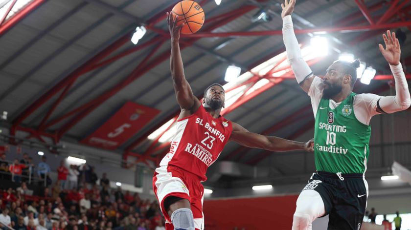 Basquetebol. Benfica ganha por mais de 70 pontos à Ovarense e está na final  - Renascença