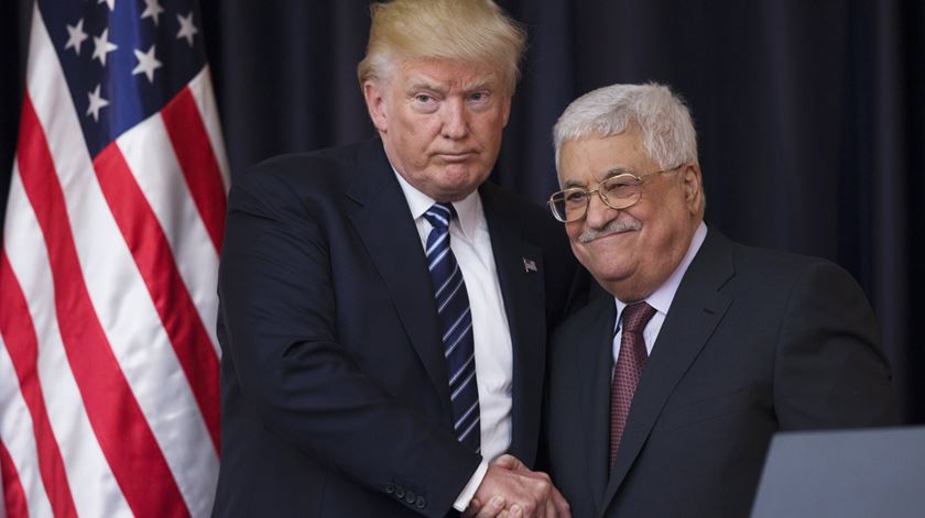 Donald Trump e Mahmud Abbas. Foto: Atef Safadi/EPA