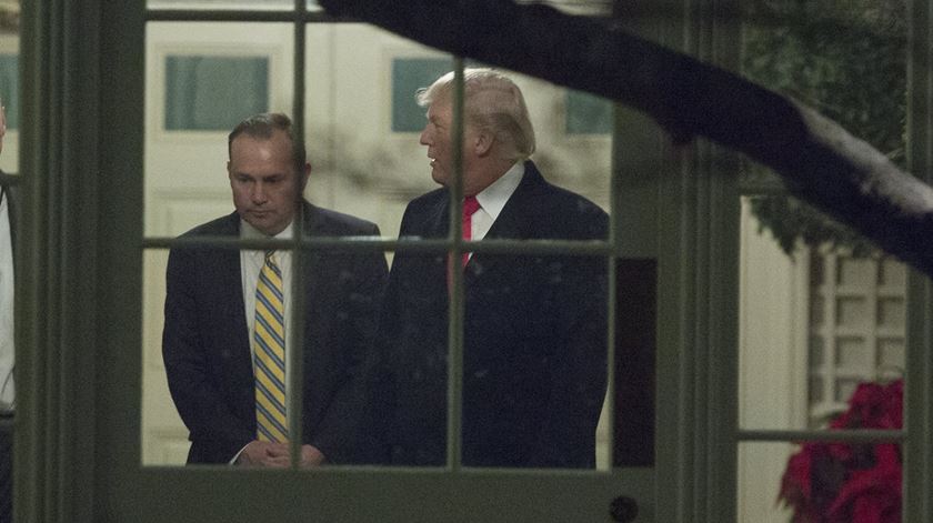 Donald Trump com senador Mike Lee na Casa Branca. Foto: Chris Kleponis/EPA