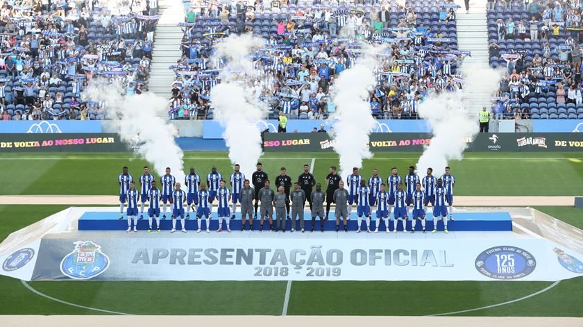 Todos os jogadores apresentados. Foto: Twitter FC Porto