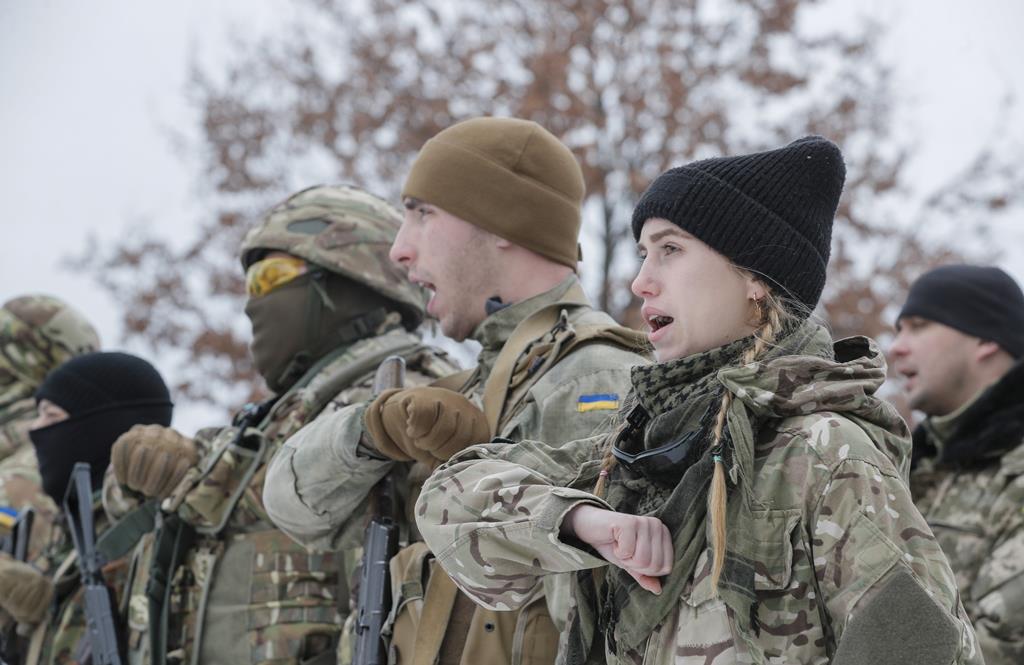 Exercícios militares na Ucrânia, numa altura em que cresce a tensão na fronteira com a Rússia. Foto: Sergey Dolzhenko/ EPA