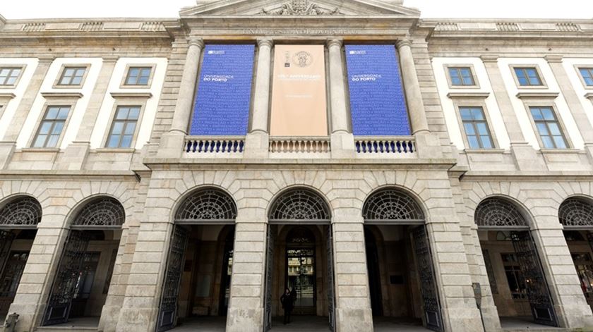 Reitoria da Universidade do Porto, a universidade que registou a média de notas dos últimos colocados mais elevada no país. Foto: DR.
